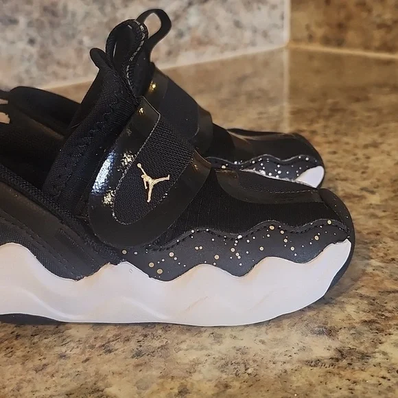 Jordan Toddler 23/7 PS 'Black Metallic Gold' US 6C - Picture 4 of 11